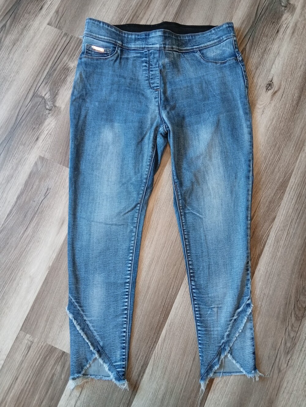Coco + Carmen Medium Blue Ankle Jeans with Frayed V-Hem
